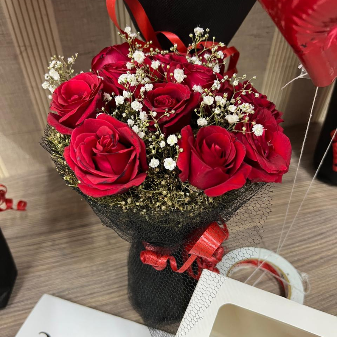18 Red Roses Bouquet with Baby Breath (Net Wrapping)