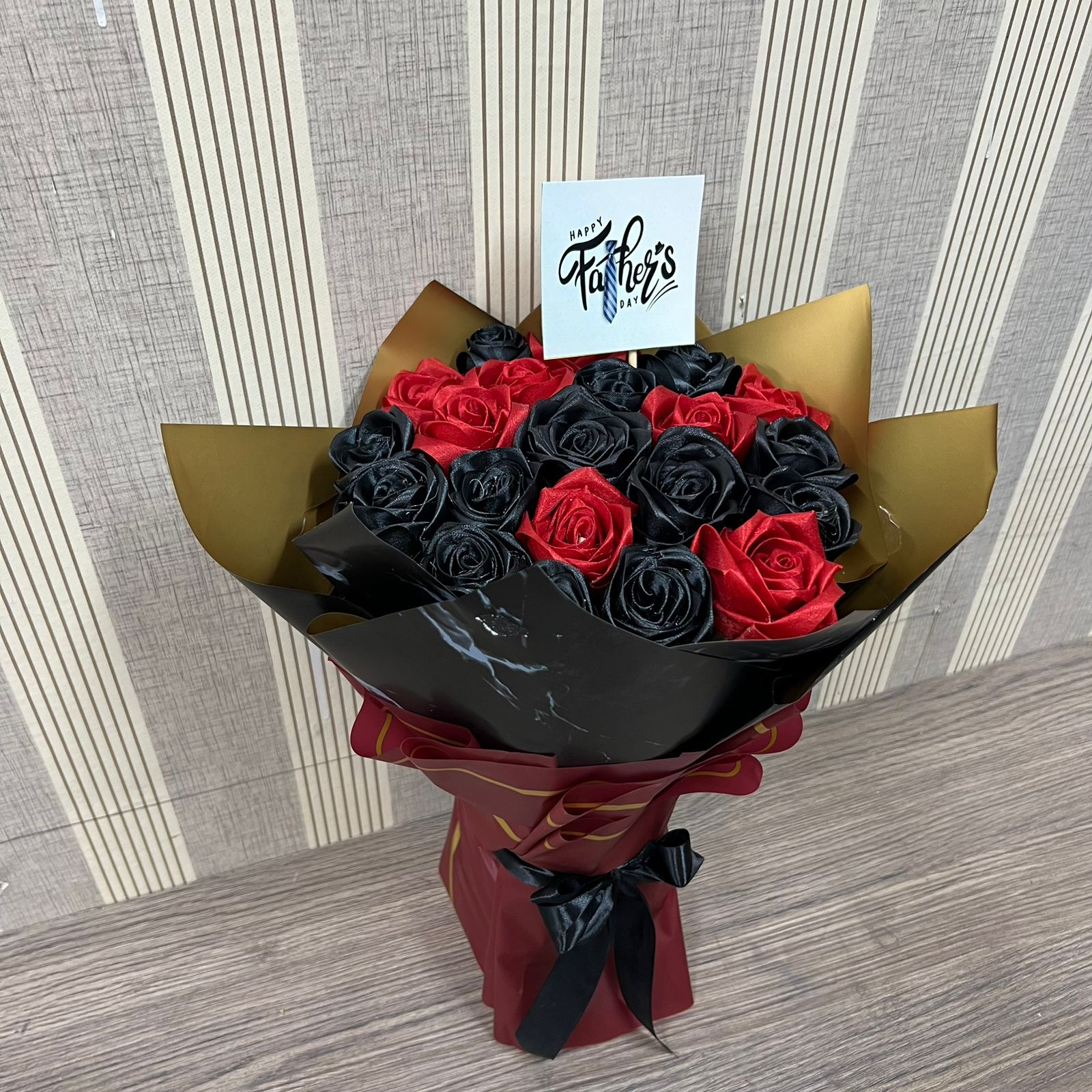 20 Ribbon Rose Bouquet